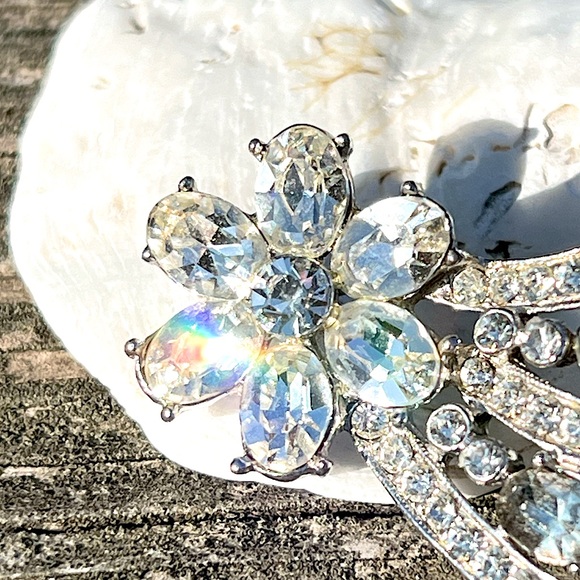 Vintage Jewelry - Vintage Rhinestone Flower Brooch